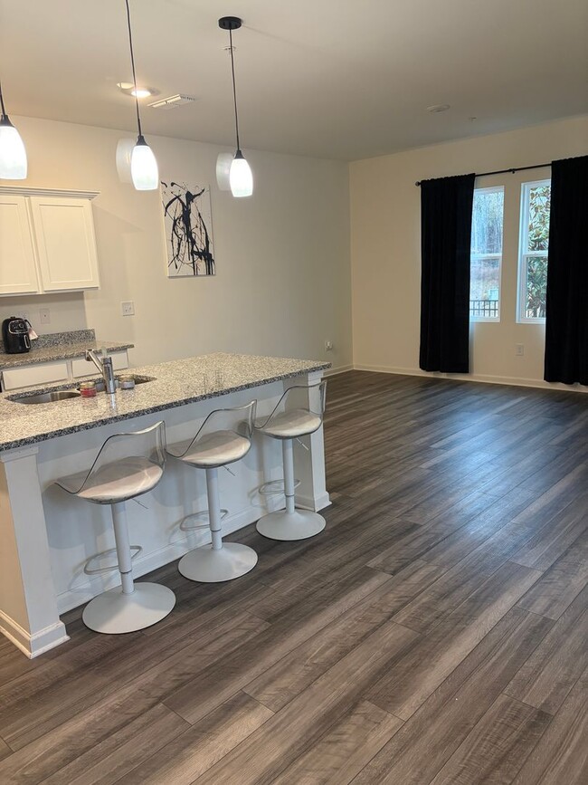 Building Photo - End-Unit Townhouse