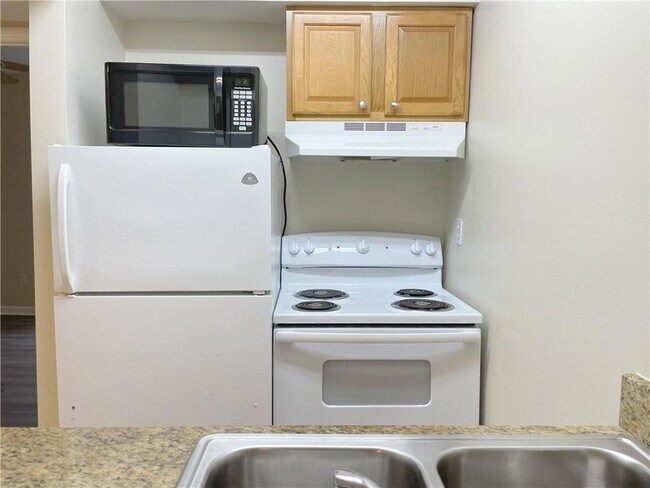 Building Photo - 213 Rosebud St