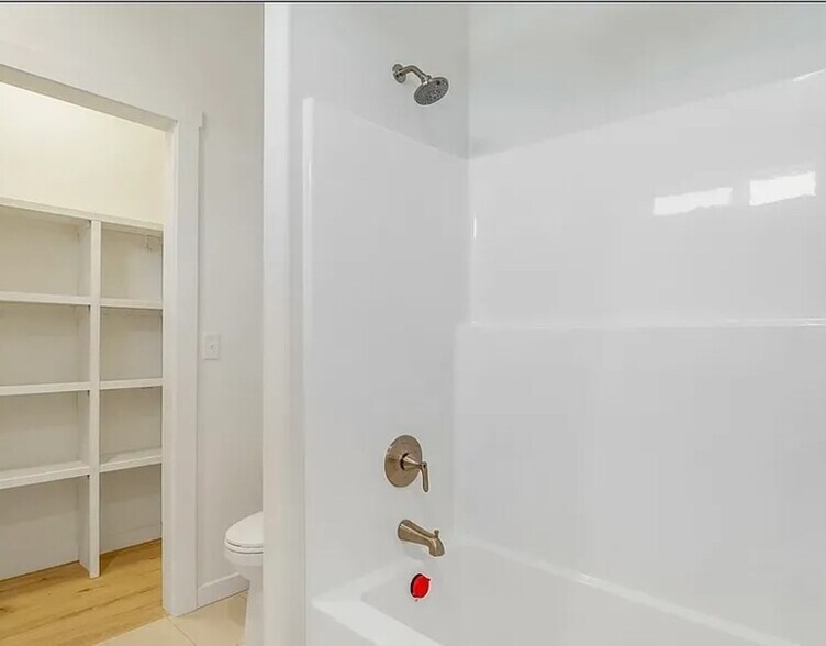 Building Photo - 427 2nd Ave SE