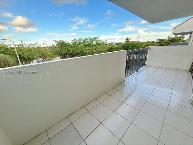 Building Photo - 5900 SW 127th Ave