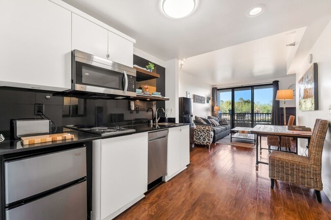Building Photo - Lakefront Resort Living with Stunning Views in Lake Las Vegas!