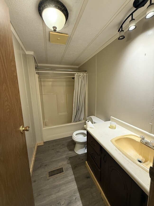 Building Photo - 1688 Red Hl Rd