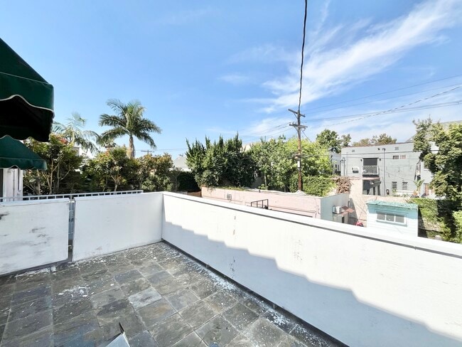 Building Photo - 423 N Orange Dr