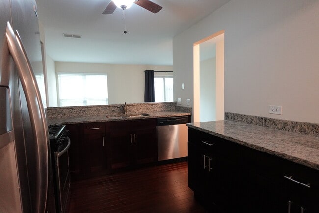 Building Photo - 1070 Woodhill Ct