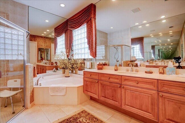 Building Photo - 10891 Northgreen Dr