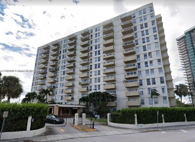 Building Photo - 880 NE 69th St