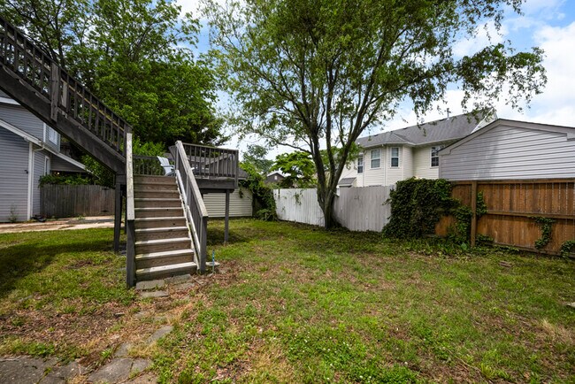 Building Photo - 220 E Randall Ave