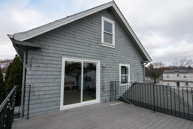 Building Photo - 118 Vine St