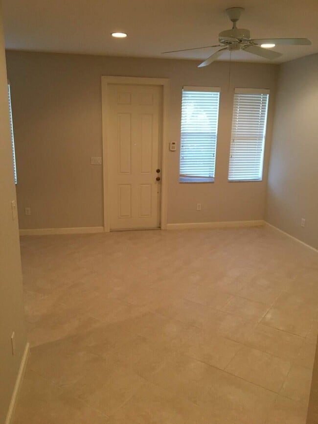 Building Photo - 880 Millbrae Ct