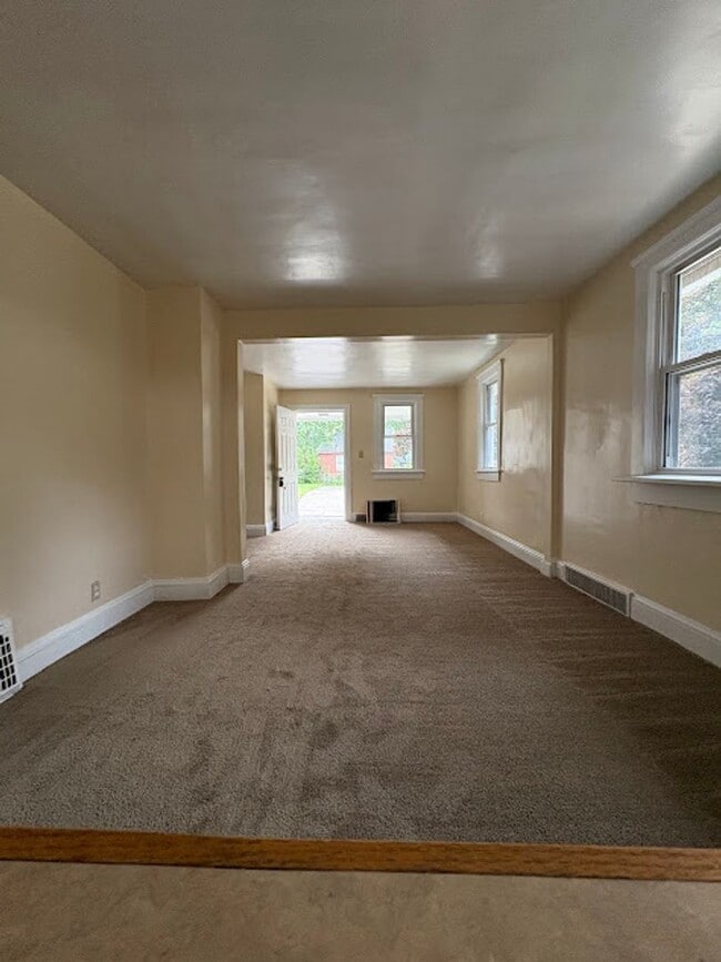 Building Photo - 2 Bedroom 1 Bathroom Home for Rent!