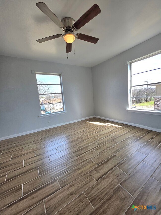 Building Photo - 805 Sissom Rd