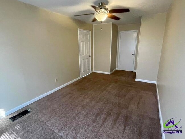 Building Photo - 111 Nix Way