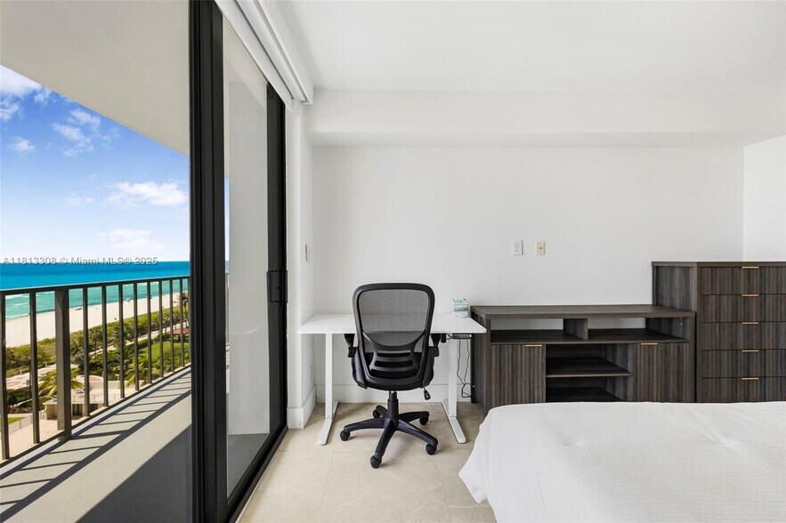 Building Photo - 2625 Collins Ave