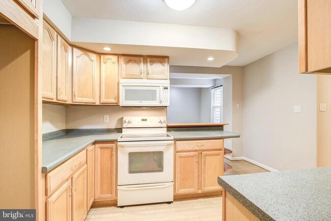 Building Photo - 1006 Moore Pl SW