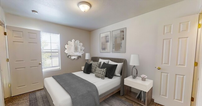 Building Photo - Adorable 2 bedroom Townhome!