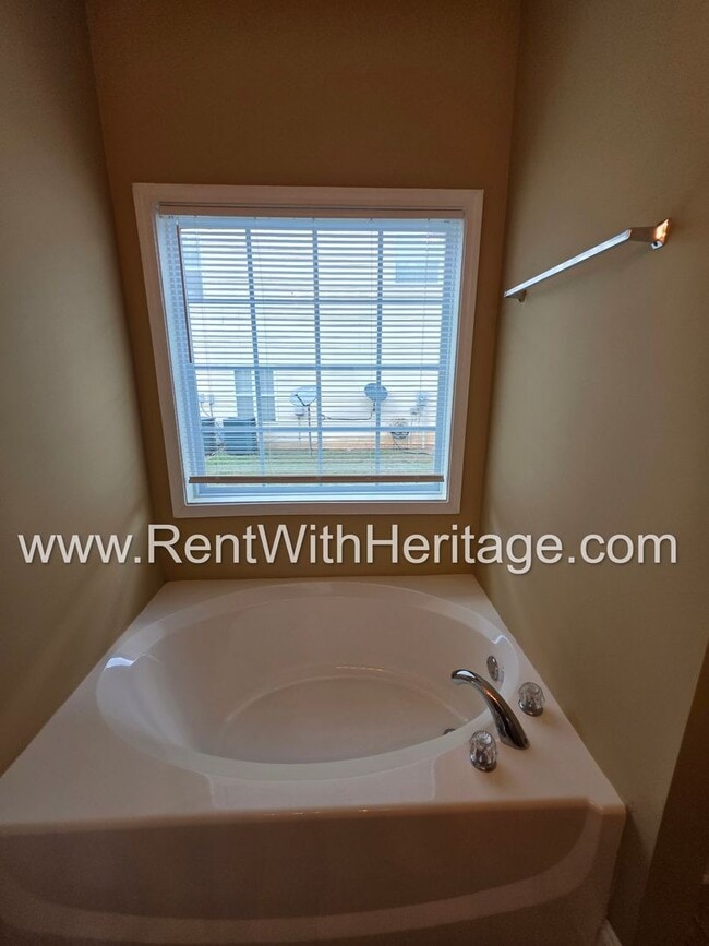 Building Photo - Gorgeous 5bd /3.5 bath Home/ Upgrades Galore/ Attention to Detail/ Great Location