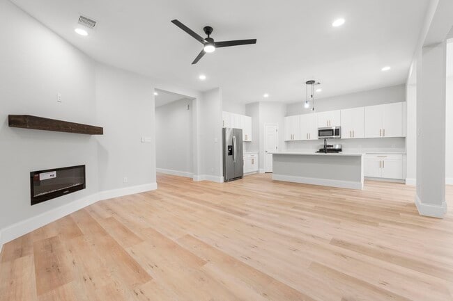 Building Photo - 3532 White Oak Point Dr