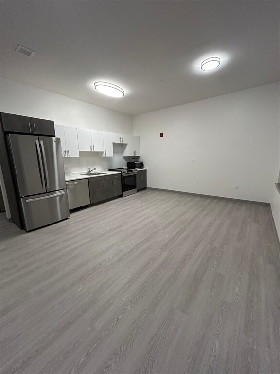 Building Photo - 626 Main St