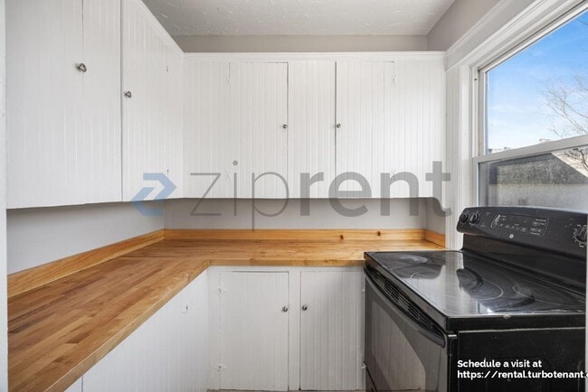 Building Photo - 82 Green Hill Pky