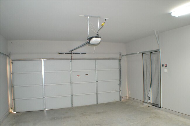 Building Photo - 9837 Fabiola Dr
