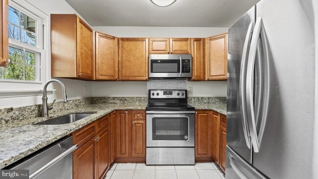 Building Photo - This stunning 3-bedroom, 2-bathroom interior townhome is sure to impress.