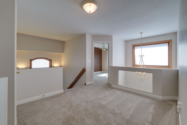 Building Photo - 4 bed 2 full bath 2 half bath home in Lamb...