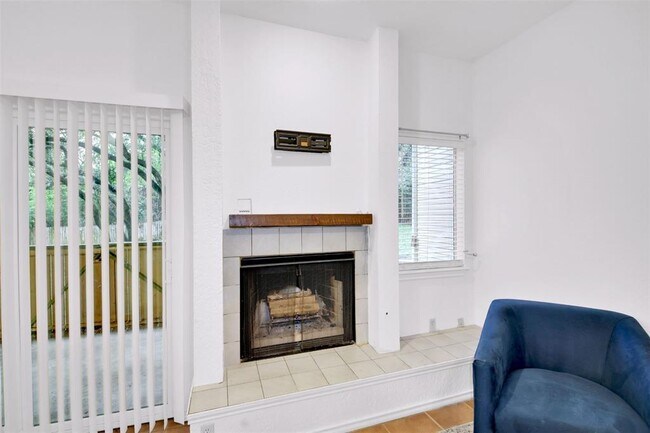 Building Photo - 9100 Mountain Ridge Dr