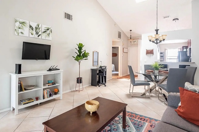 Building Photo - 134 Lakepointe Cir