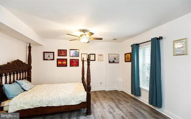 Building Photo - 10418 Willow Crest Ct