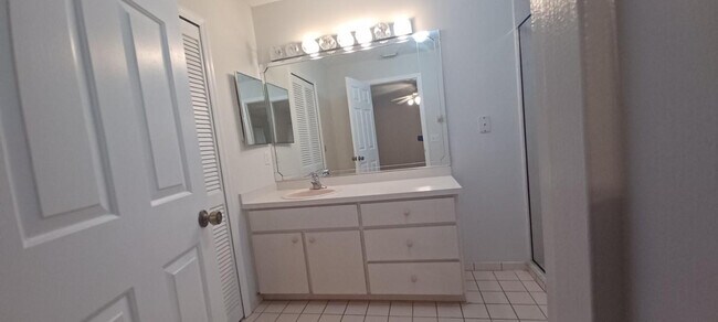 Building Photo - 150 NW Byron St