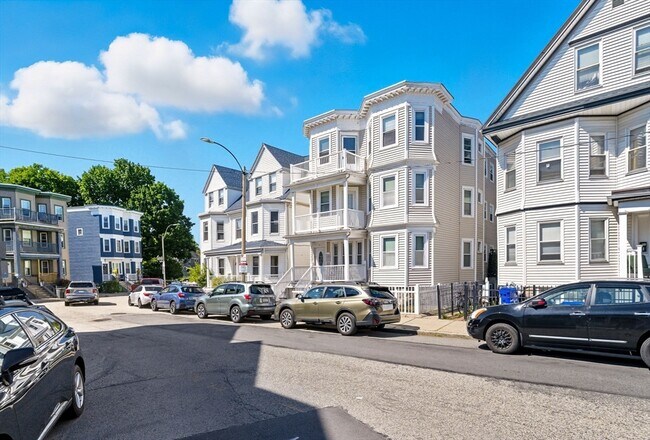 Building Photo - 39 Edison Green