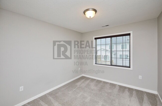Building Photo - 9654 Turnpoint Dr