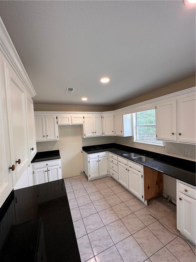 Building Photo - 2226 E Cinnamon Way