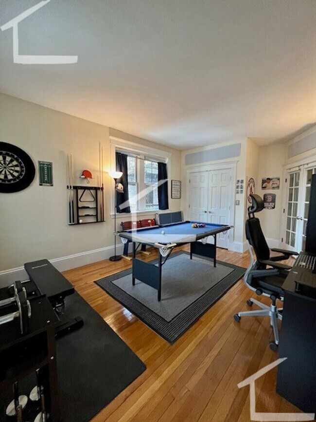 Building Photo - Nice 2 bed with office
