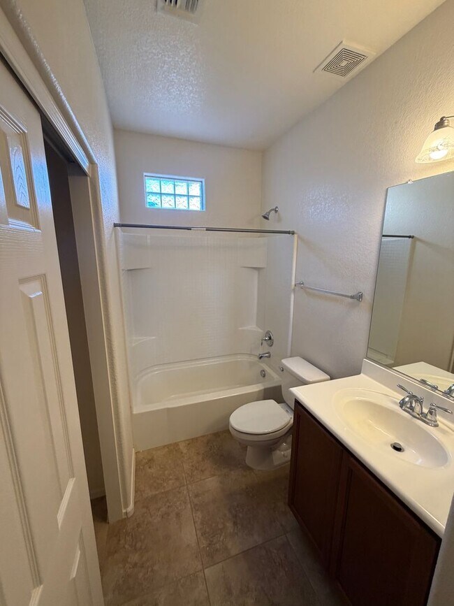 Building Photo - beautiful 2 bed, 2.5 bath condominium in the elegant Via De Cielo gated community in Chandler!
