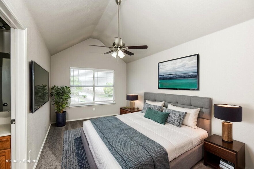 Building Photo - 1528 Pine Ln