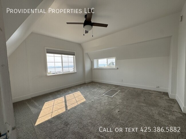 Building Photo - 424 8th Ave W