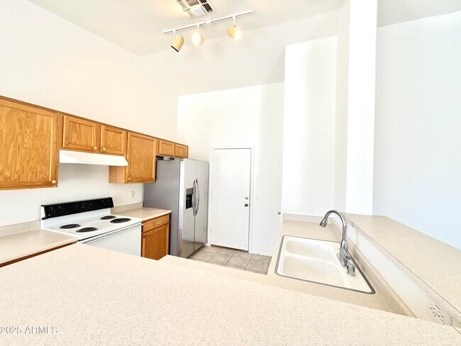 Building Photo - 13271 W Desert Rock Dr