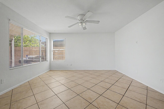 Building Photo - 1295 S Honeysuckle Ln