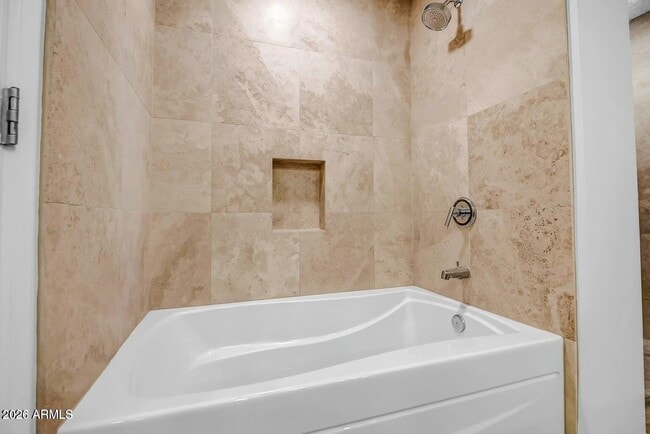 Building Photo - 7121 E Rancho Vista Dr