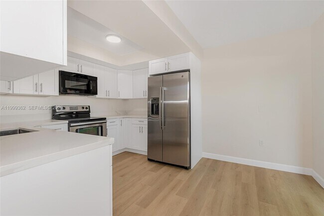 Building Photo - 11125 SW 132nd Ct