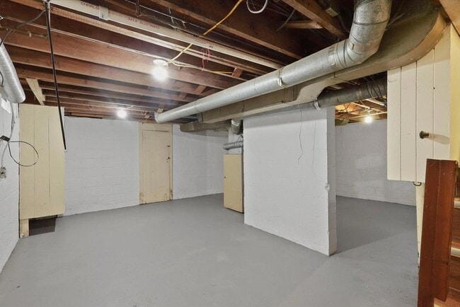 Building Photo - 446 W Capistrano Ave