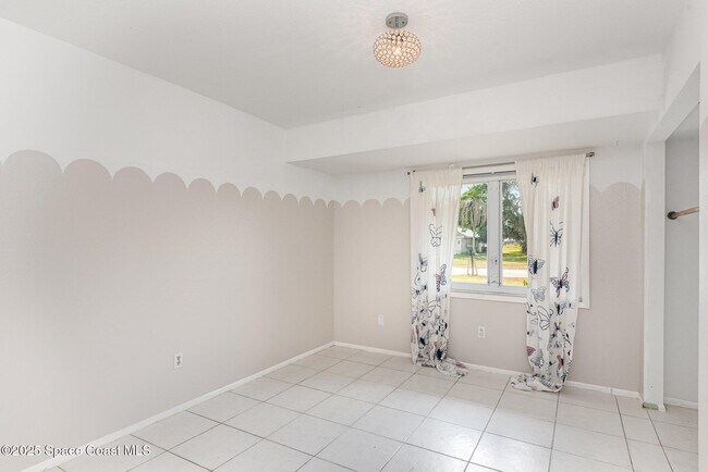 Building Photo - 1241 Riviera Dr NE