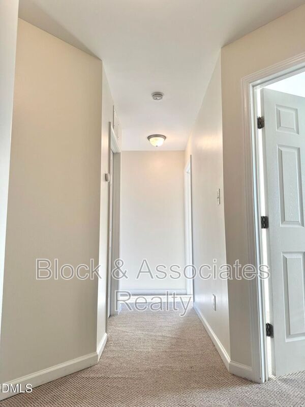 Building Photo - 116 Reno Ave