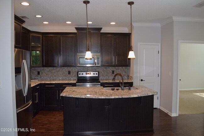 Building Photo - 247 Amistad Dr