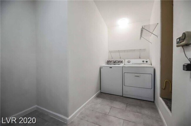 Building Photo - Charming Spring Valley Retreat with Oversized Lot & Casita!