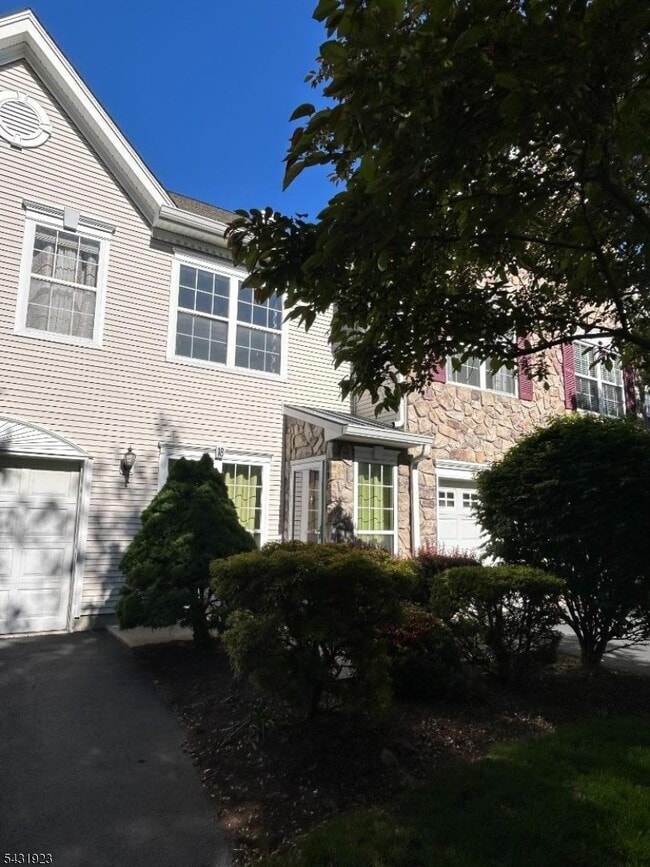 Building Photo - 18 Dorchester Dr