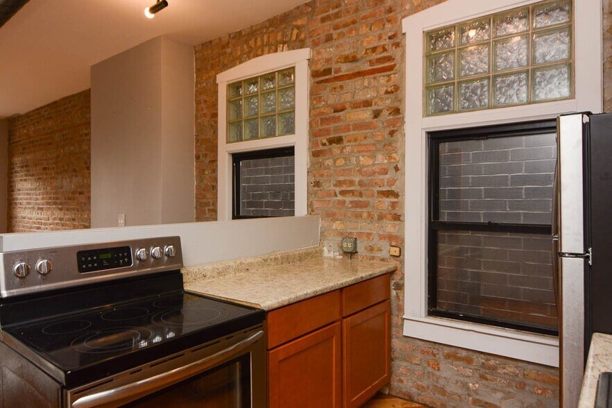 Building Photo - 1720 N Damen Ave