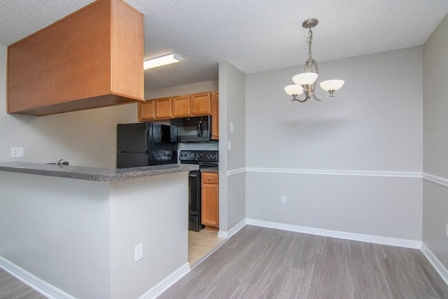 Building Photo - Lake Front - 2nd Floor - 1 Bedroom 1 Bath for Lease