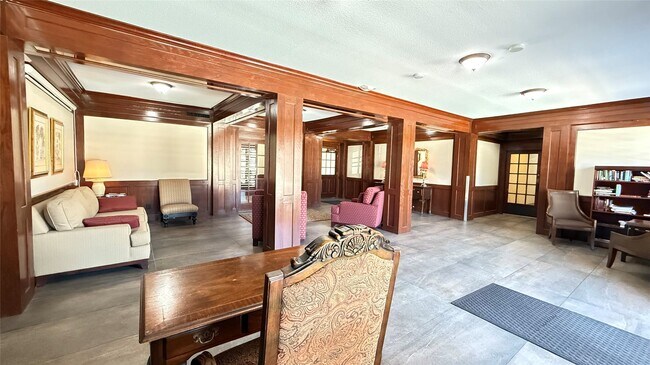 Building Photo - 2425 Underwood St